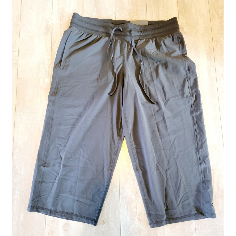 Champion L‎ Women's Performance Capri Pants Stretch Semi Fitted Gray Pockets NWT
